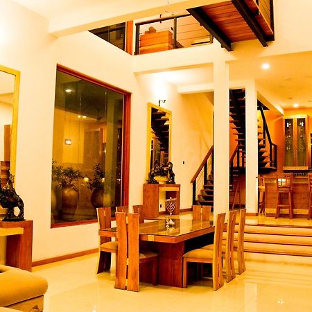 White Palace Gampaha Bagian luar foto